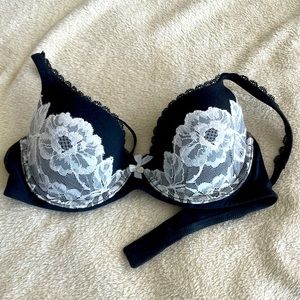 Victoria’s Secret Lined Demi Bra 34C